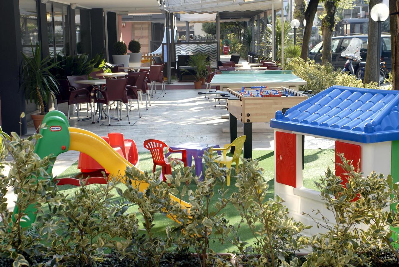 Hotel Christian Rimini Esterno foto