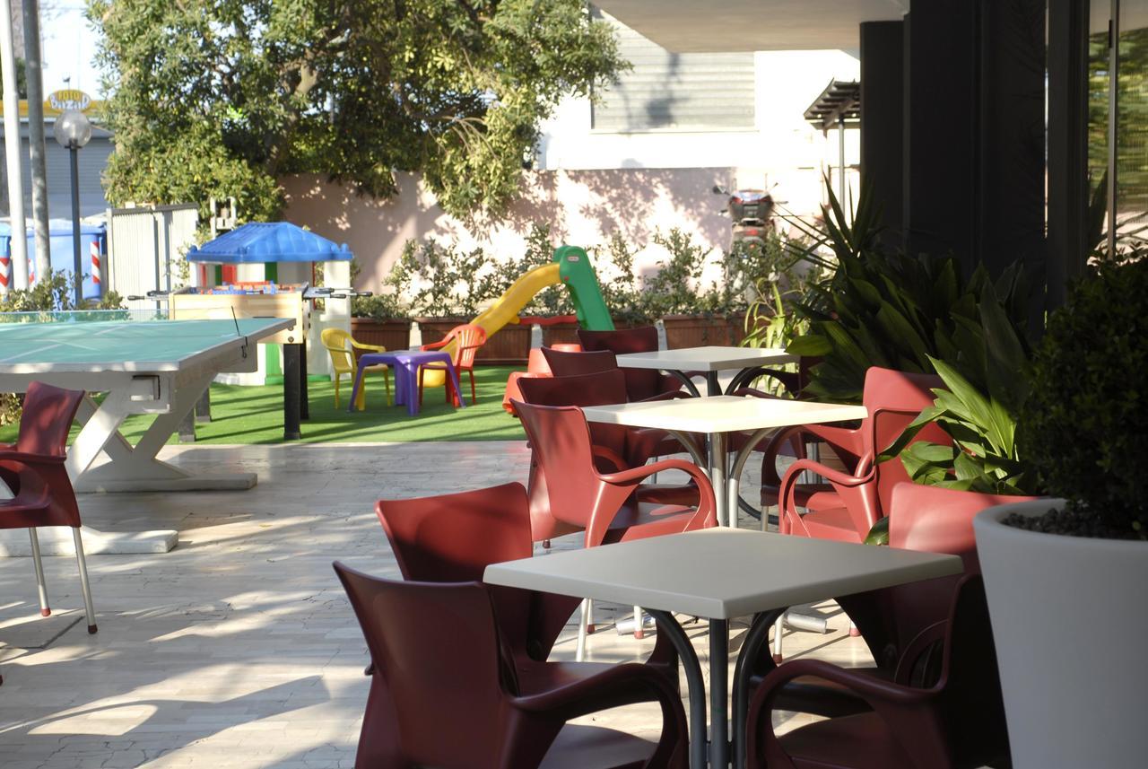 Hotel Christian Rimini Esterno foto